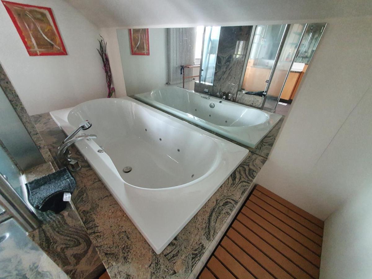 Ferienwohnung Nussbaum Merzig Esterno foto